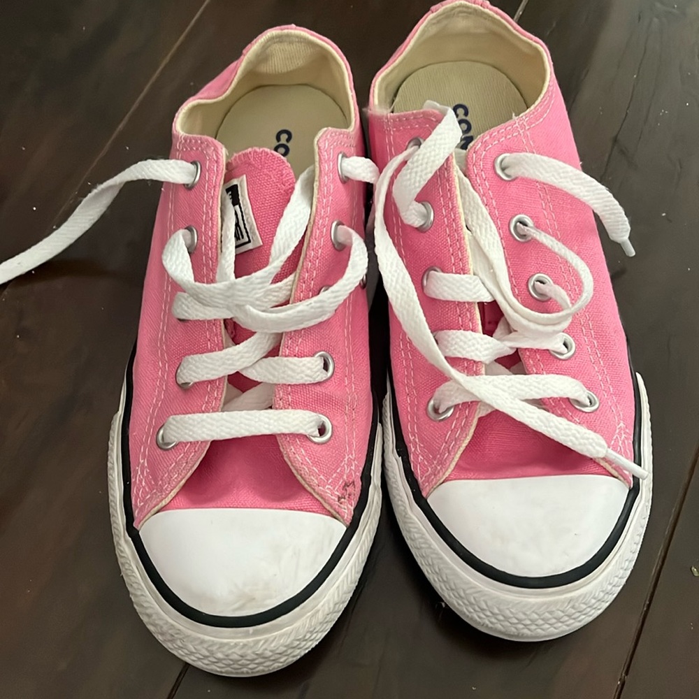 Girls pink converse